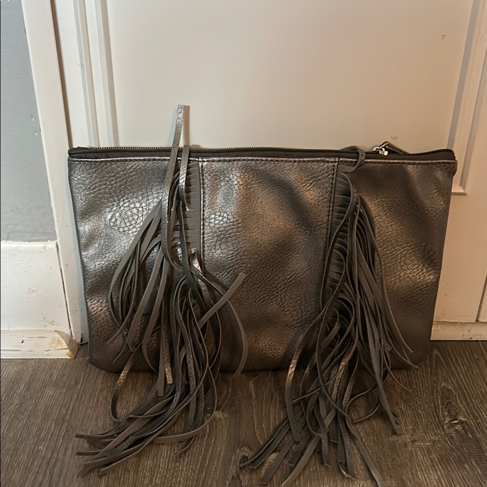 6 for 💲3️⃣0️⃣‼️ Fringed Gray Leather Clutch